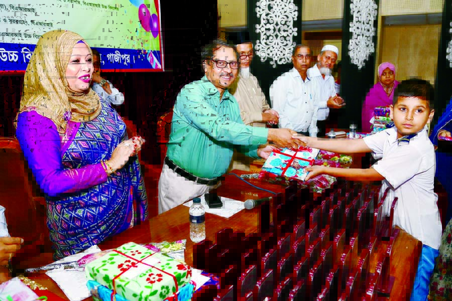Director General of Bangladesh Agriculture Research Institute (BARI) Dr. Abul Kalam Azad distributing prizes among the meritorious students of BARI High School at the prize giving ceremony held in Kazi Badruddoza Auditorium of the institute in Gazipur on
