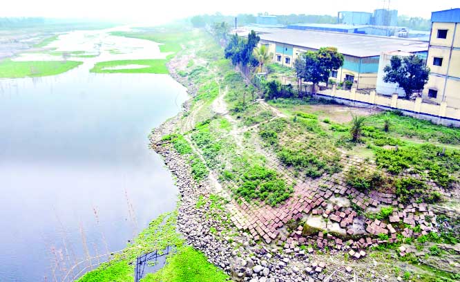MANIKGANJ: Ghior Upazila Town Protection Embankment needs immediate repair. This snap was taken on Wednesday.