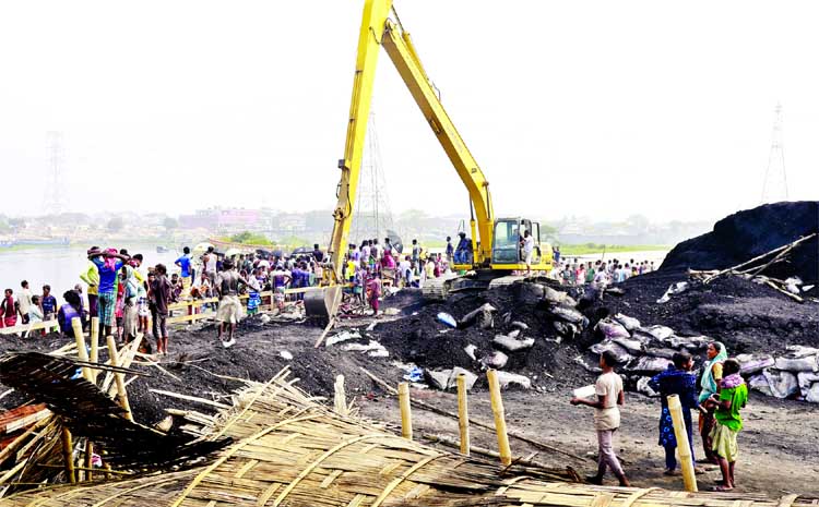 In a bid to continuous drive for the second phase of eviction, BIWTA bulldozed huge structures in city's Amin Bazar Berybandh area on Thursday.