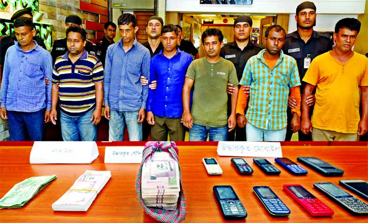 Seven active members of trespassers' gang were arrested by RAB-1 from Kuril Bishwa Road under Bhatara thana for collecting money by alluring foreign currency.