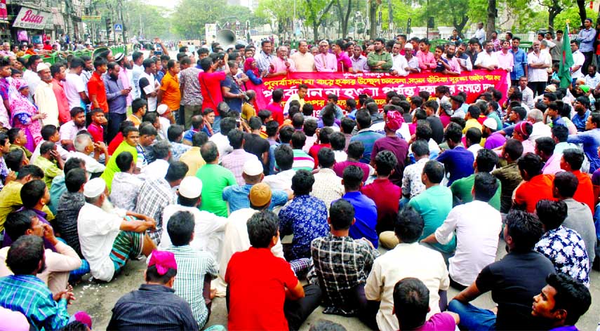 Bangladesh Hawkers Union stage demo on Monday blockading road in city's Gulshan-1 protesting eviction before rehabilitation.
