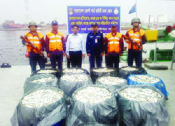KERANIGANJ: Members of Coast Guard recovered 2,000 kgs of jatka from Buriganga River yesterday.