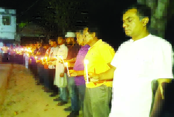 NAOGAON: Leaders of Ekushey Parishad, Naogaon District Unit formed a human chain by lighting candles in memorial of people who killed in New Zealand mosqur attack recently.