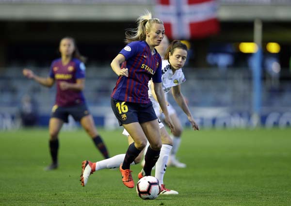 FC Barcelona's Toni Duggan controls the ball during the Women's Champions League quarterfinal first leg soccer match between FC Barcelona and LSK Kvinner at the Miniestadi stadium in Barcelona, Spain on Wednesday.