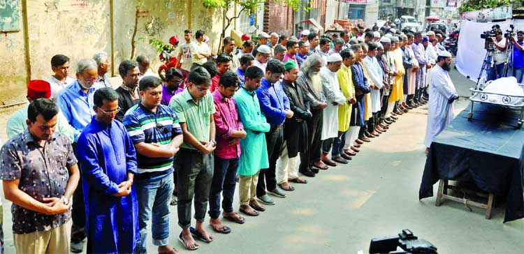 The Namaz-e-Janaza of former President of Dhaka Reporters Unity (DRU) Anwarul Haque was held in front of DRU on Friday.