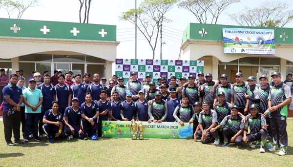 Players of Chattogram Knights (Chattogram Zone) and Dhaka Warriors (Dhaka Zone) pose with the chief guest Sayed Waseque Md Ali, Managing Director of First Security Islami Bank Ltd (FSIBL) and the other FSIBL high officials, Abdul Aziz, Additional Managing