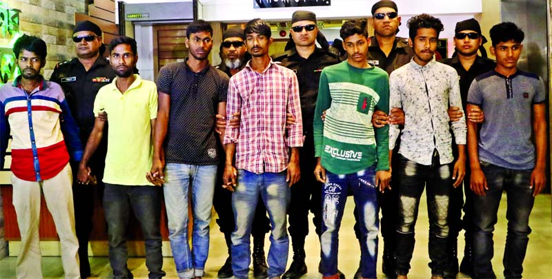 Seven members of snatchers' gang were arrested by RAB-1 from Tongi area of Gazipur. This photo was taken from RAB Media Centre on Sunday.