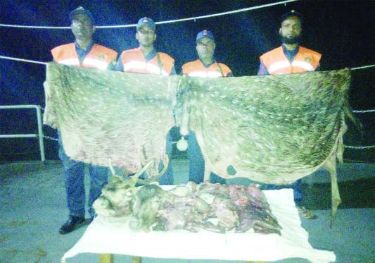 BAGERHAT: Members of Coast Guard recovered seven kgs of meat, two heads and two skins of deer at Harbariya Canal on Sunday.