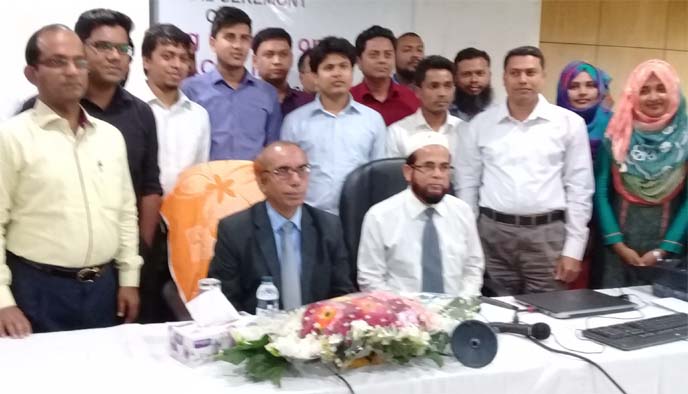 Manjur Ahmed, Managing Director of Bangladesh Development Bank Limited, poses for a photograph with the participants of a training course on "BACH-II" at its Training Institute in the city recently. Mohammad Nuruddin, Head of the institute and concerned