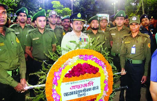 SYLHET: Md Fakrul Alam, District Commandant , Sylhet Ansar -VDP placing wreath at the Central Shaheed Minar in observance of the Independence Day on Tuesday.