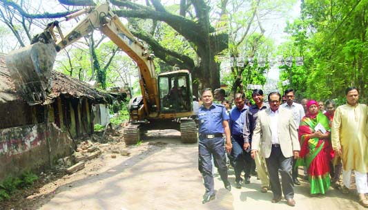 SYLHET: Mahmud -us -Samad MP visiting extended work from Fenchuganj Ferry Ghat to Palbari Road in Fenchuganj Upazila recently.
