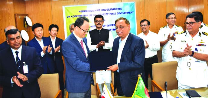 In presence of State Minister for Shipping Khalid Mahmud Chowdhury, Shipping Ministry's Secretary Abdus Samad and Korean Vice-Minister for Ocean and Fishing Ministry Kim Yang Soo, exchanging a MoU signing document on corporation for ports between both co