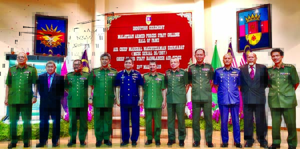 Chief of Air Staff Air Chief Marshal Masihuzzaman Serniabat poses for photograph with officers of Malaysian Armed Forces Staff College after the name of Air Chief was included in the Hall of Fame on Sunday. ISPR photo