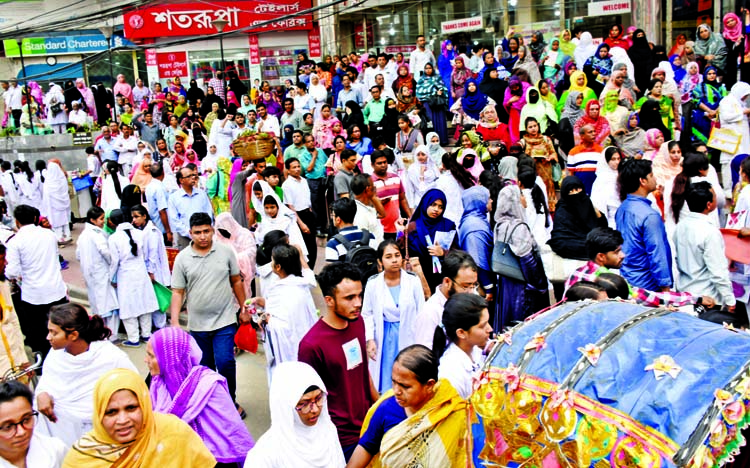 Hundreds of guardians wait in front of Karnaphuli Garden City, a 20-story high-rise building at Kakrail in Dhaka, on Tuesday as their children sit for the Higher Secondary Certificate (HSC) and equivalent examinations, 2019 in several centers surrounding