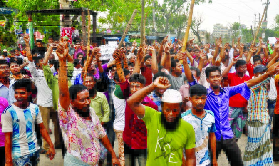 Workers of State-owned jute mills go on 72-hour strike blockading road across the country to press home their 9-point demands including implementation of the Wage Commission. This photo was taken from in front of Demra Staff Quarter area on Tuesday.