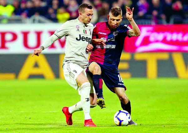 Cagliari's Nicolo Barella (right) and Juventus' Federico Bernardeschi vie for the ball during the Serie A soccer match between Cagliari and Juventus at the Sardegna Arena Stadium in Cagliari, Italy on Tuesday.