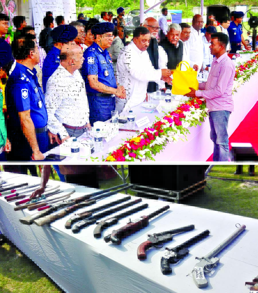 596 members of extremists group of 14 districts surrendered with 68 arms at Shaheed Advocate Aminuddin Stadium in Pabna on Tuesday.