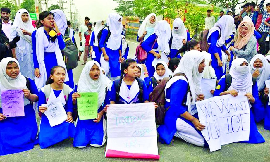 Students of Joya Mograpara Sarkari HGGS Smrity Bidyalaya put barricade on the Dhaka-Chattogram Highway on Tuesday protesting killing of their fellow Jannatul Ferdaus Joya in a tragic road accident.