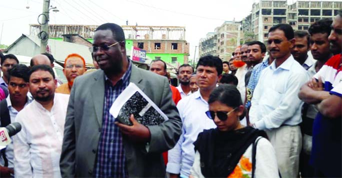 TRISHAL (Mymensingh): Delegates of World Bank visiting Jatiya Kobi Kazi Nazrul Islam University Road at Trishal Upazila on Monday. Among others, A B M Anisuzzaman, Mayor , Trishal Pourashav was present .