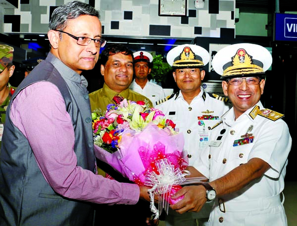 Assistant Chief of Naval Staff Rear Admiral M Lokmanur Rahman greeted Indian Defence Secretary Sanjoy Mitra at Hazrat Shahjalal International Airport on Wednesday. ISPR photo