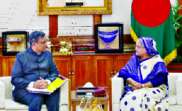 Defense Secretary of India Sanjoy Mitra paid a courtesy call on Prime Minister Sheikh Hasina at Ganobhaban on Thursday. BSS photo