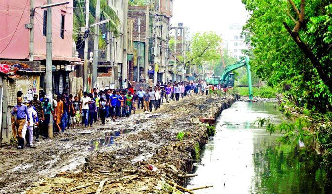 DNCC Mayor Atiqul Islam visiting the progress of now undergoing work to resolve the long-awaited problem of water stagnant culvert and mismanagement of drainage system around the Journalists' Housing Society and on Kalshi Road adjacent to the Society gat