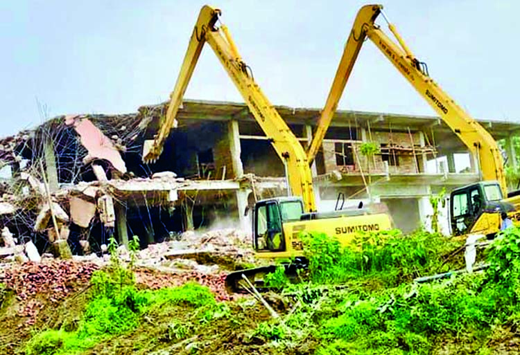 BIWTA dismantled about 19 illegal structures including a big commercial establishment at Bhatulia area of Turag River on Thursday.