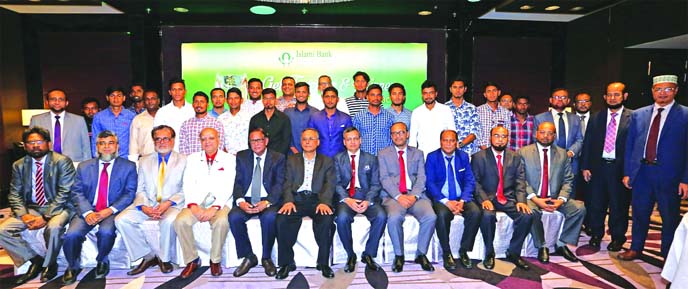 Dr. Md Zillur Rahman, Chairman of Audit Committee of Islami Bank Bangladesh Limited (IBBL) along with Major General (Retd.) Engr. Abdul Matin, Chairman of Risk Management Committee and Md Mahbub ul Alam, Managing Director and CEO of the Bank, poses for a