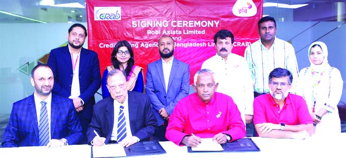 Robi and Credit Rating Agency of Bangladesh (CRAB) Limited have recently signed an agreement to offer alternative credit rating and related businesses to clients. Mahtab Uddin Ahmed, Managing Director of Robi and Hamidul Haque, Managing Director of CRAB,