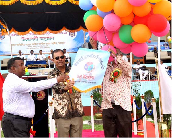 Air Officer Commanding of Bangladesh Air Force Base Bangabandhu Air Vice Marshal Md Sayed Hossain inaugurating the Inter-Services Athletics Competition by releasing the balloons as the chief guest at the Army Stadium in the city's Banani on Monday. ISPR
