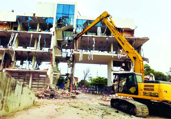 BIWTA demolished about 96 illegal establishments along the bank of Turag River at Daur in Ashulia on Tuesday.