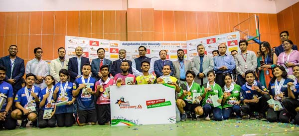 The winners of the Table Tennis Competition of the Bangabandhu Inter-University Sports Champs 2019 with Chief Guest Nasrul Hamid, MP, State Minister for Power, Energy & Mineral Resources, Nahim Razzaq, MP, Convener of the Bangabandhu Inter-University Spor