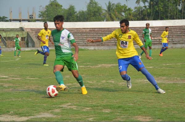 A scene from the football match of the Bangladesh Premier League between Sheikh Jamal Dhanmondi Club Limited and NoFeL Sporting Club at the Shaheed Bhulu Stadium in Noakhali on Thursday. The match ended in a goalless draw.