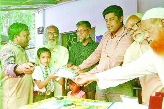 JAMALPUR: Crests and cash money were distributed among the students who got scholarship of Ababil International School at a function on Thursday.