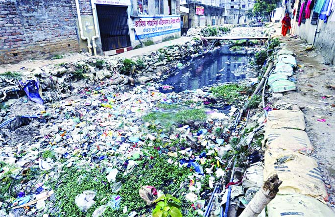 Water flow of drains and canals has become stagnant as household waste being dumped to add sufferings to city dwellers. But the authorities concern did not pay any heed to clean those canals. This photo was taken from Kalyanpur area on Friday.