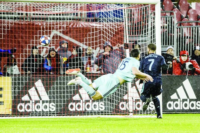 Toronto FC forward Jordan Hamilton (7) scores as Minnesota United's Michael Boxall (15) attempts to defend during the second half of an MLS soccer game in Toronto on Friday.