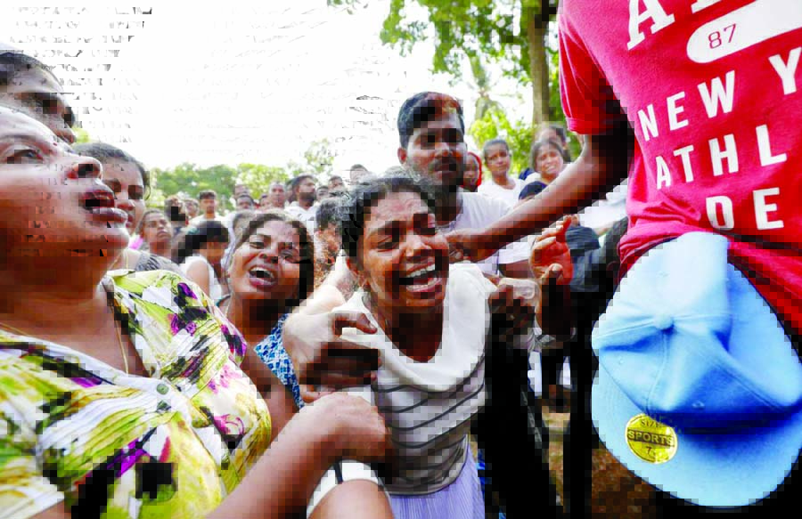People wailing during a mass burial of victims, two days after a string of suicide bomb attacks on churches and luxury hotels across the island on Easter Sunday, in Colombo. Internet photo