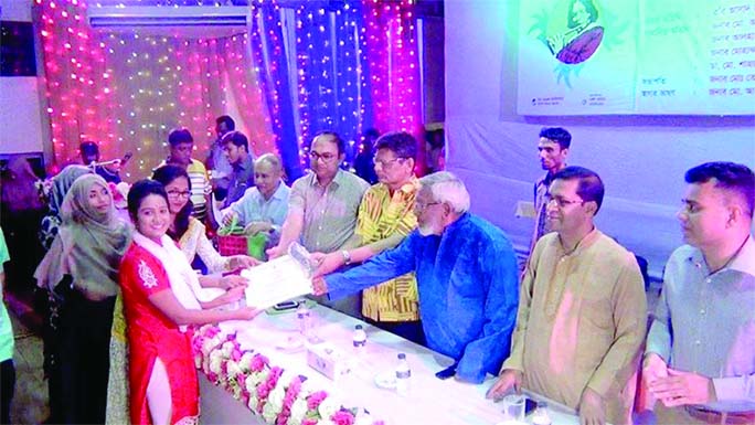 MOULVIBAZAR: The certificate distributing programme of five day-long training workshop was held at Moulvibazar jointly organised by Jatiya Kobi Kazi Nazrul Islam Institute and Cultural Affairs Ministry recently.