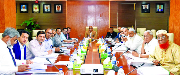 Abdus Samad Labu, Chairman, Board of Directors of Al-Arafah Islami Bank Limited, presiding over its 334th meeting at the Bank's head office in the city on Wednesday. Md. Abdus Salam, Vice Chairman, Hafez Md. Enayetullah, Md Liakat Ali Chowdhury, members