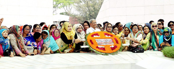 BNP Secretary General Mirza Fakhrul Islam Alamgir along with leaders and activists of Jatiyatabadi Mahila Dal placing wreaths at the mazar of Shaheed President Ziaur Rahman in the city on Friday.