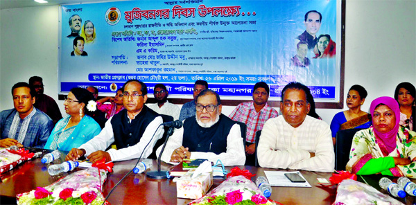 Liberation War Affairs Minister AKM Mozammel Haque speaking at a discussion on the occasion of Mujibnagar Day organised by Bangabandhu Peshajibi Parishad at the Jatiya Press Club on Friday.