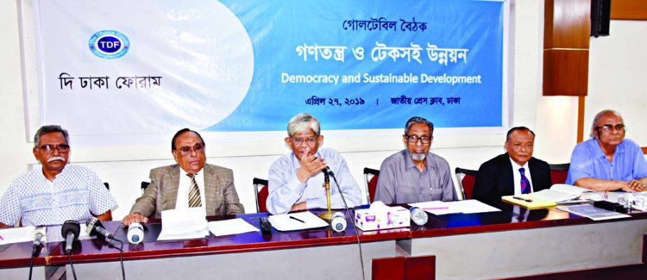 The Dhaka Forum (TDF) on Saturday hosted a roundtable discussion at the National Press Club under the banner of "Democracy and Sustainable Development". President of TDF Dr. Salehuddin Ahmed, former Advisors to the Caretaker Government M Hafizuddin Khan