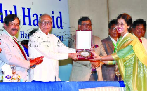 President Abdul Hamid presenting crest to physicians for their contribution in community eye care at a ceremony organised by Bangladesh Community Ophthalmological Society at Radisson Hotel in the city on Monday marking biennial council of the society. B