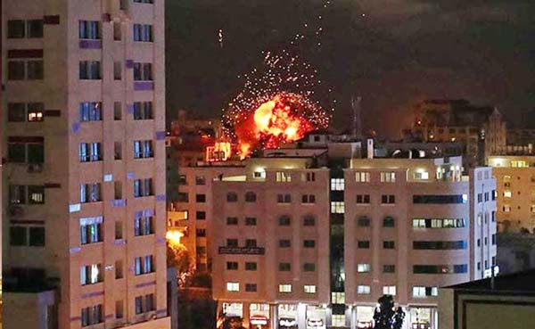 Israeli bombings in Gaza shook buildings and sent Palestinians fleeing for cover.