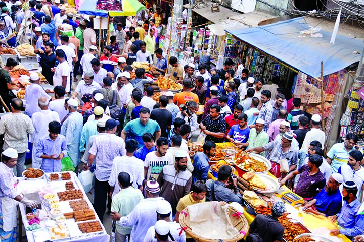 People throng iftari market in the city's Chawk Bazar on Tuesday to buy different delicious iftari items on the first day of holy Ramzan.