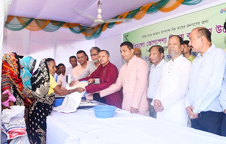 Mahbubul Alam, President, Chattogram Chamber of Commerce and Industry distributing essential at fair prize in Port City marking the Ramzan yesterday.