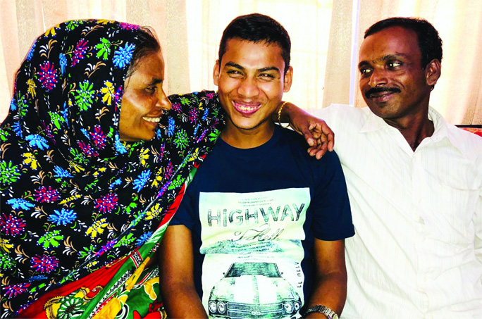JASHORE: Mentally challenged Naim with his parents at Pangsha in Rajbari after a decade of his missing .