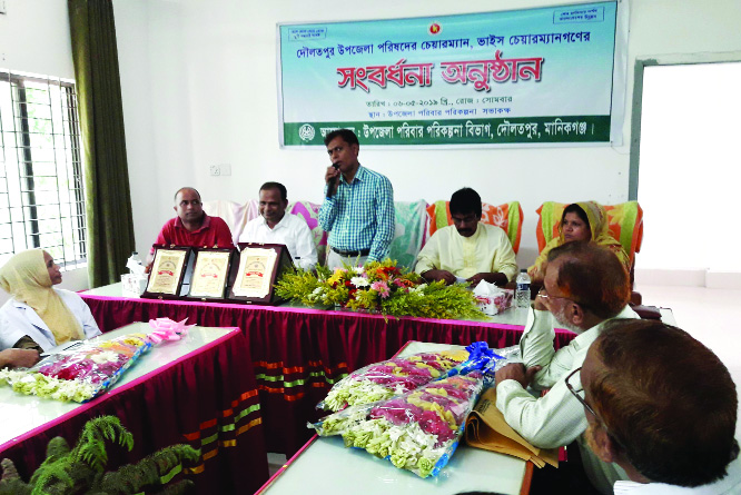 MANIKGNAJ: A reception was accorded to Chairmen and Vice-Chairmen of Daulatpur Upazila Parishad organised by Upazila Family Planning Office on Monday.