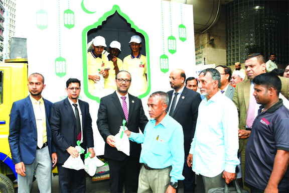 Md. Mahbub ul Alam, Managing Director of Islami Bank Bangladesh Limited, inaugurating the month- long Iftar distribution programme in front of its Head Office in the city on Tuesday. Under this program, the Bank will distribute Iftar items among more than