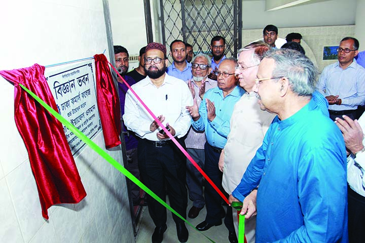 Minister for Science and Technology Architect Yafesh Osman along with special guests unveling the plaque of the 15- storied Science Building of Dhaka Commerce College as the chief guest on its campus yesterday.